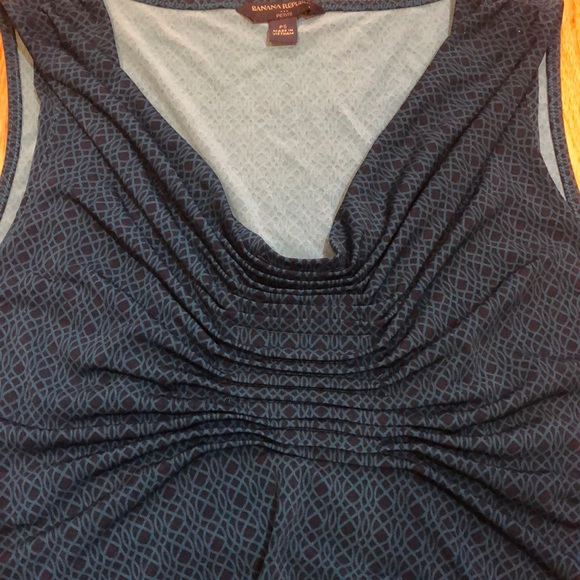 Blue banana republic top. Great for work - Picture 4 of 8